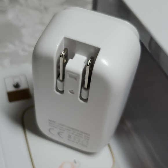 LIFEWARE Wall Port with Night Light - Picture 9 of 10